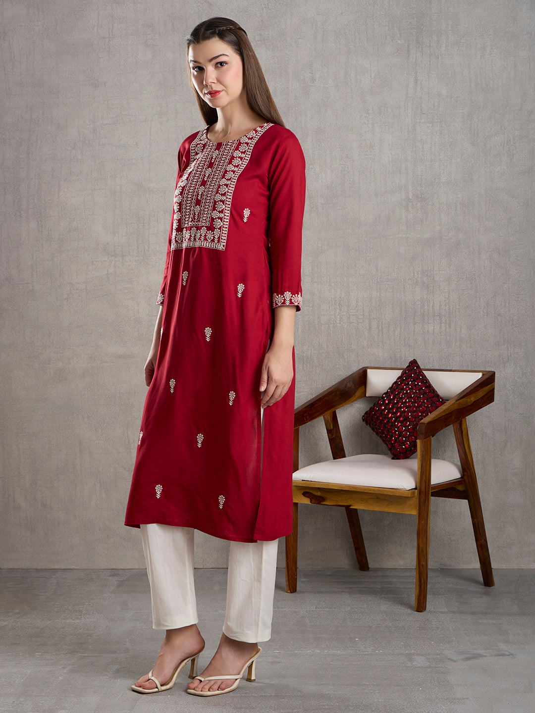 Solid Floral Chikankari Embroidered Straight Fit Kurta - Maroon