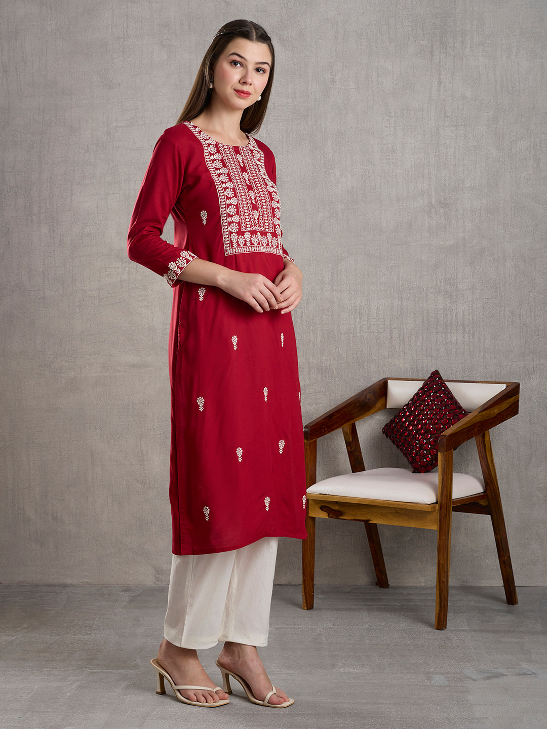 Solid Floral Chikankari Embroidered Straight Fit Kurta - Maroon