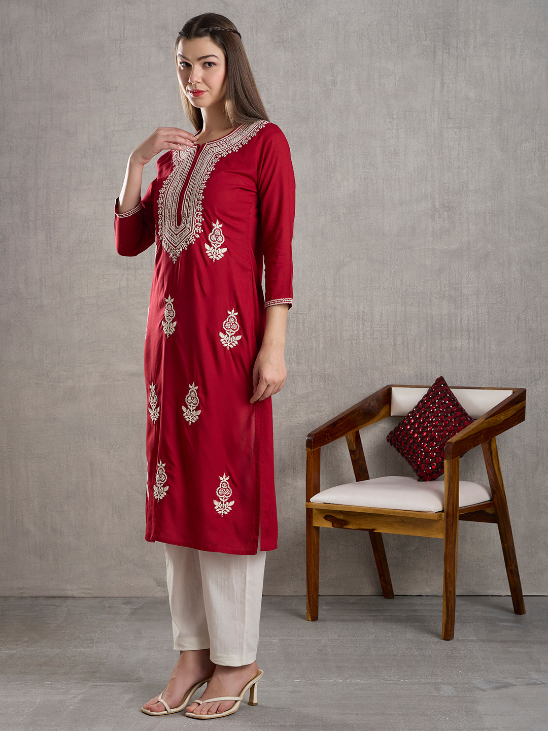 Solid Floral Chikankari Embroidered Straight Fit Kurta - Red