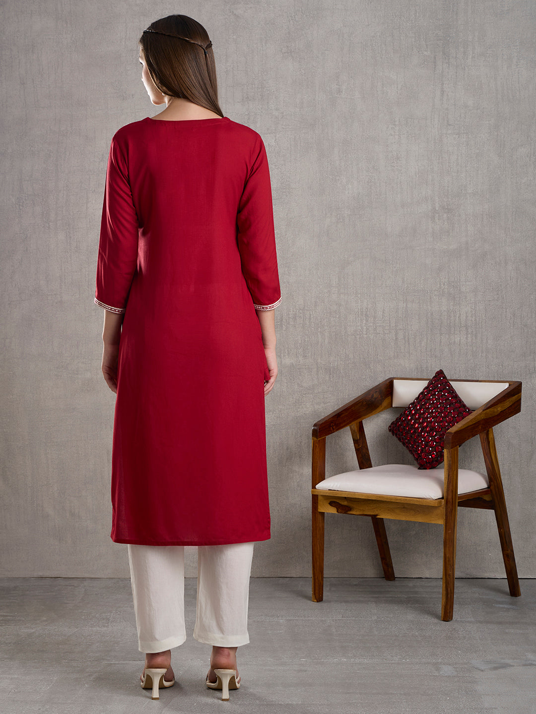 Solid Floral Chikankari Embroidered Straight Fit Kurta - Red