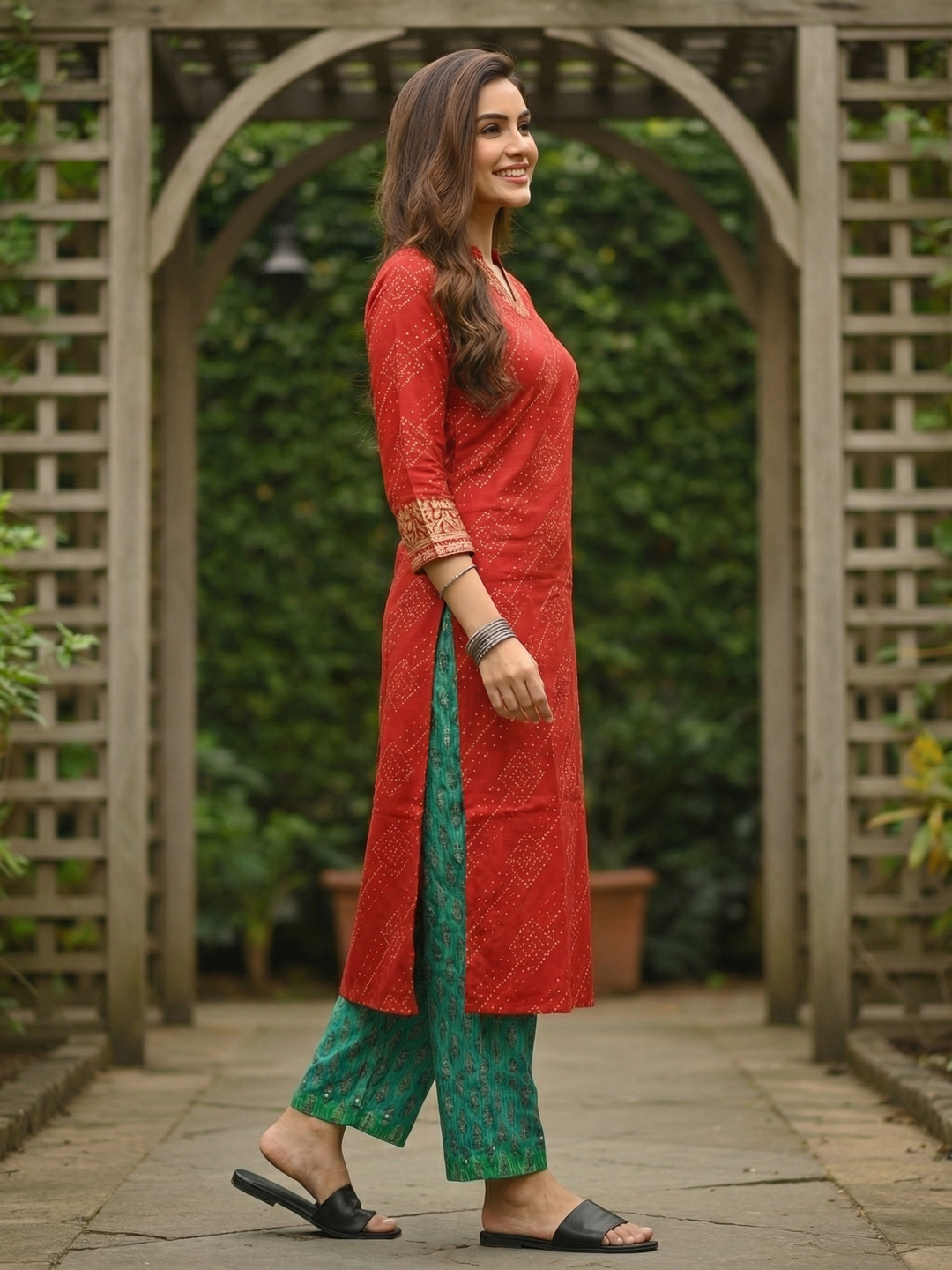 Bandhani Foil Printed Embroidered Straight Fit Kurta - Red