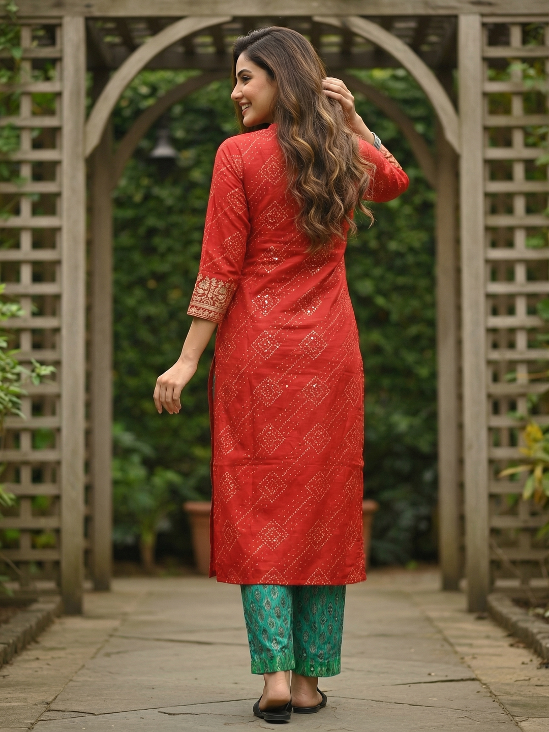Bandhani Foil Printed Embroidered Straight Fit Kurta - Red