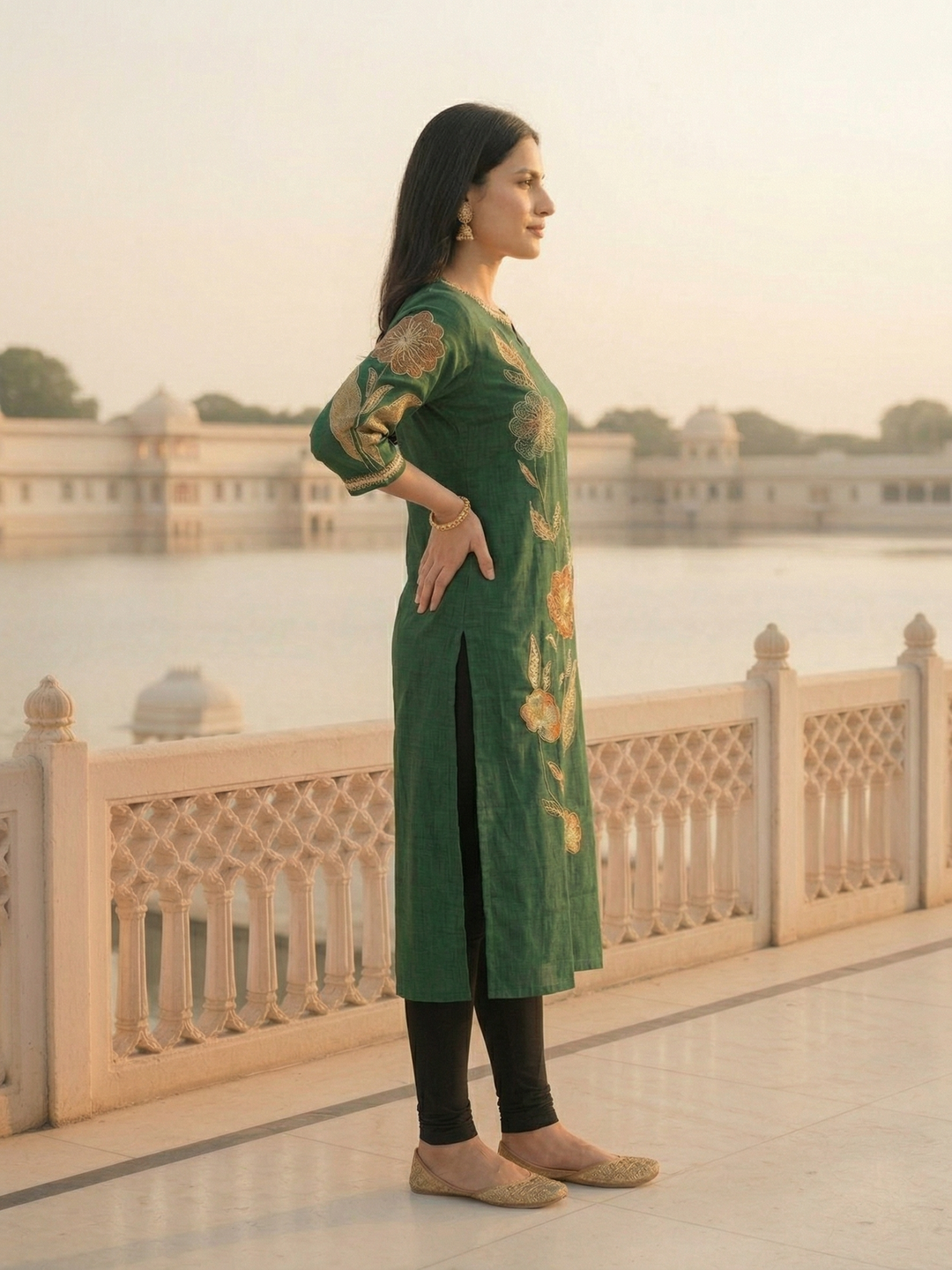 Solid Floral Embroidered Straight Kurta - Green