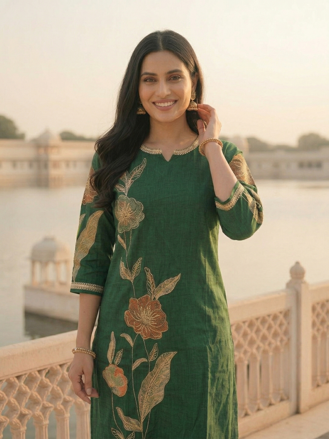 Solid Floral Embroidered Straight Kurta - Green