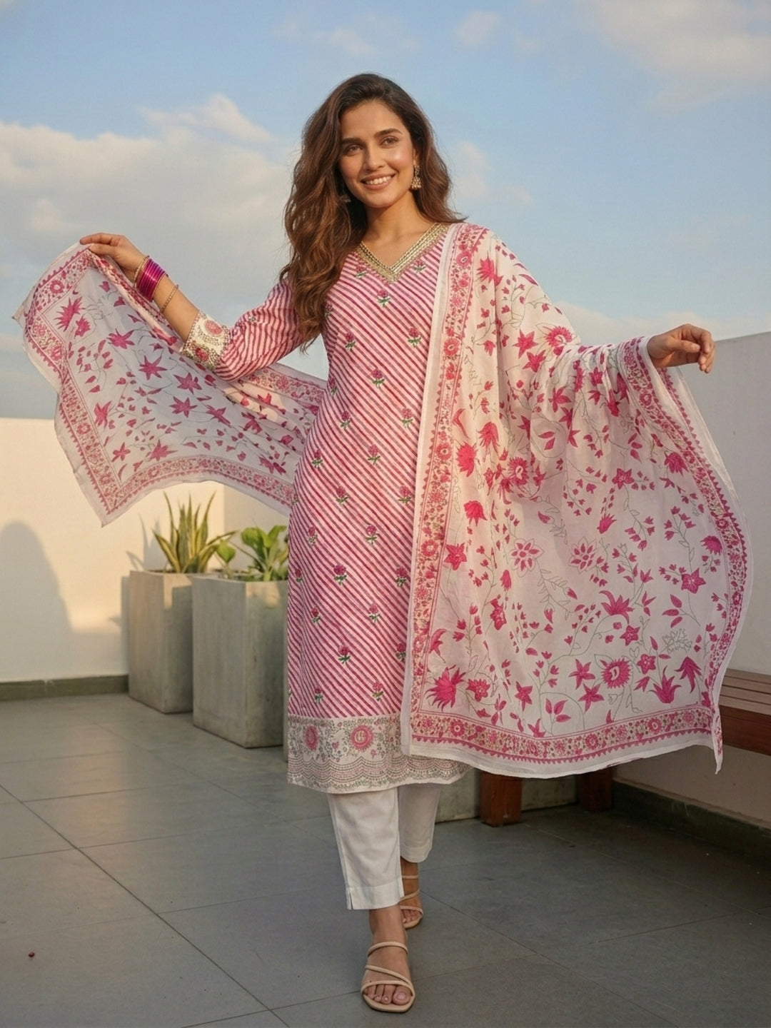 Leheriya Floral Printed Straight Kurta with Pant & Dupatta - Pink