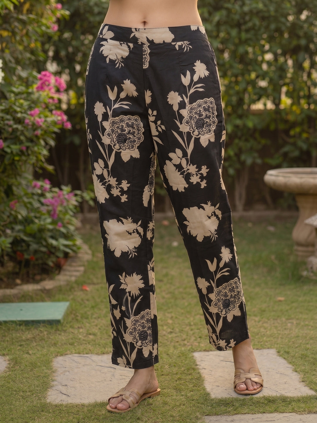 Geometric Abstract Print Mirror Work Straight Kurta with Pant & Dupatta - Black
