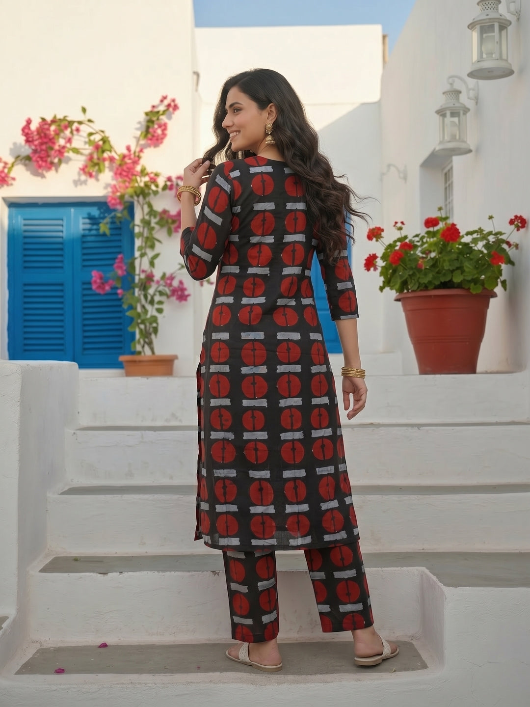Abstract Printed Pleat & Button Detail Straight Kurta with Pyjama - Black