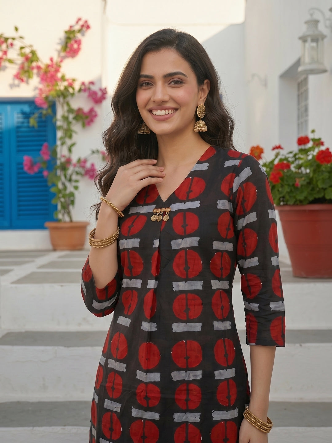 Abstract Printed Pleat & Button Detail Straight Kurta with Pyjama - Black