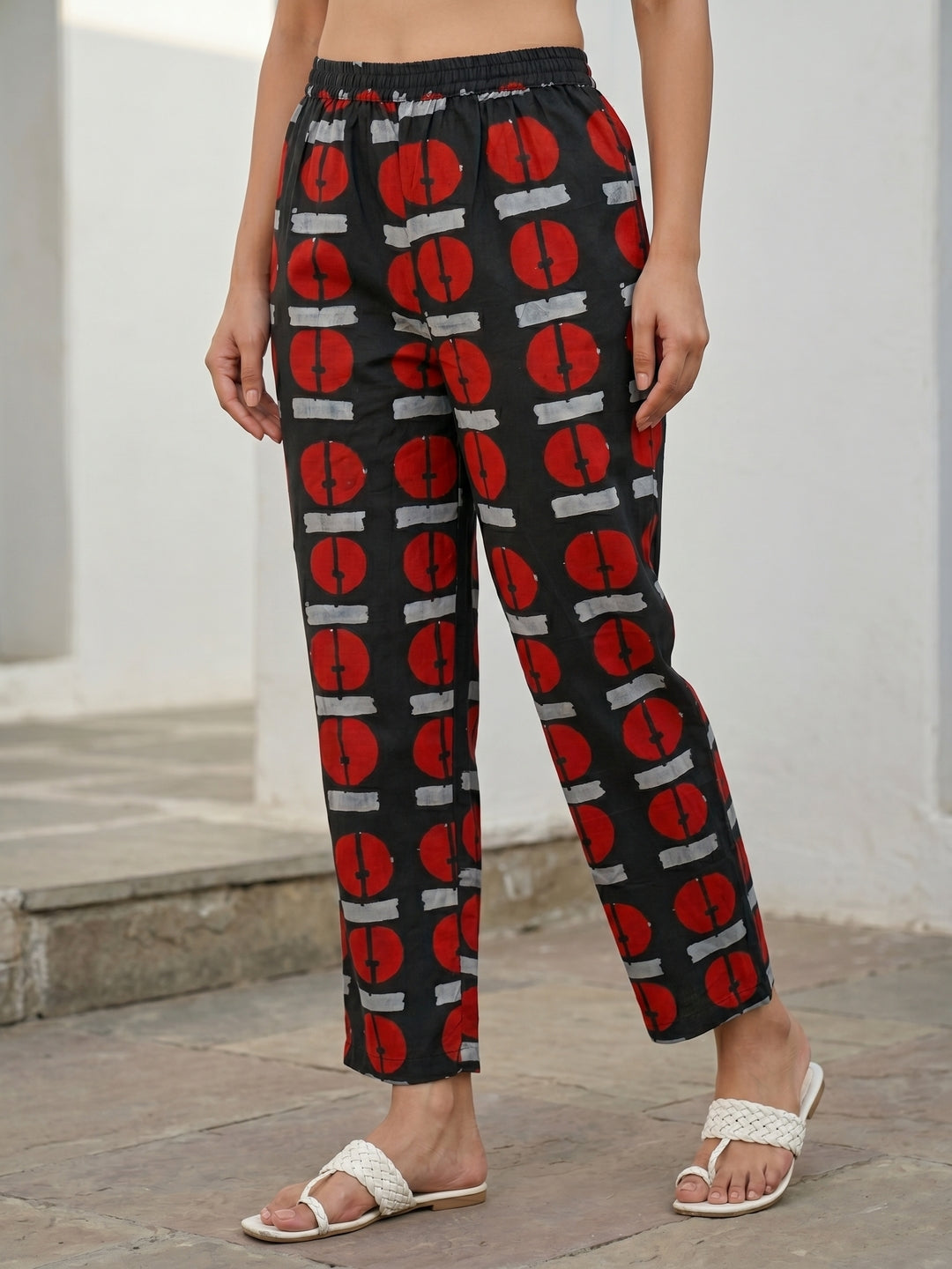 Abstract Printed Pleat & Button Detail Straight Kurta with Pyjama - Black