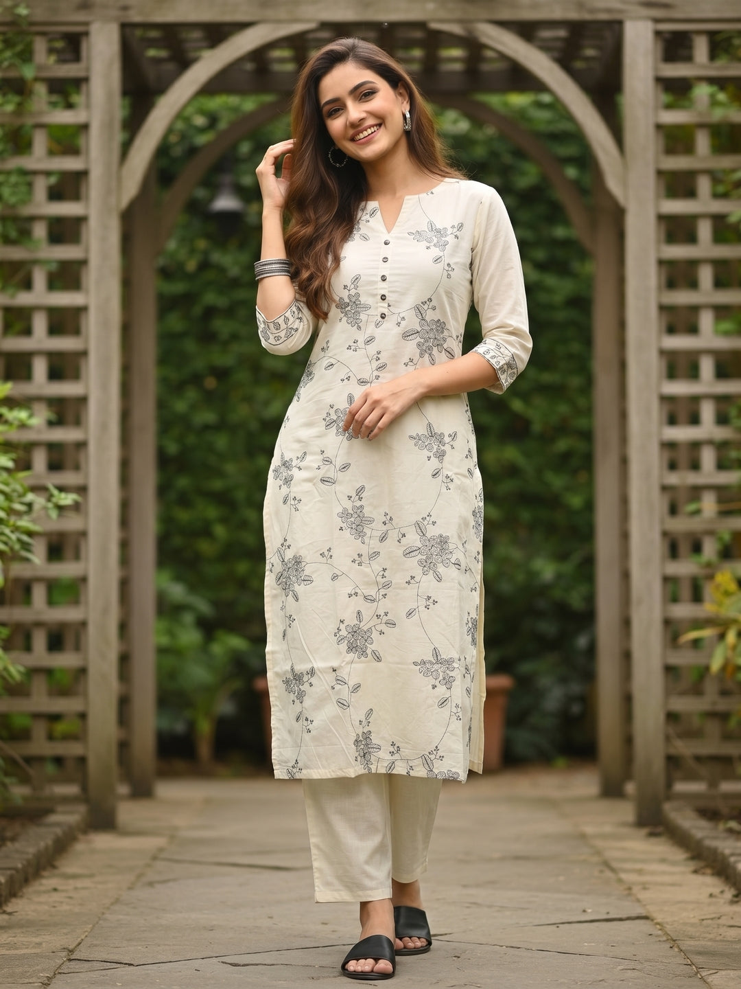 Solid Floral Embroidered Straight Kurta with Pant and Dupatta - Off White