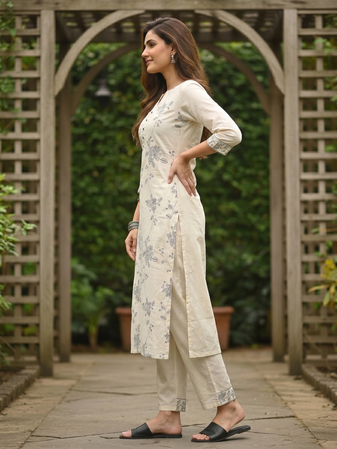 Solid Floral Embroidered Straight Kurta with Pant and Dupatta - Off White