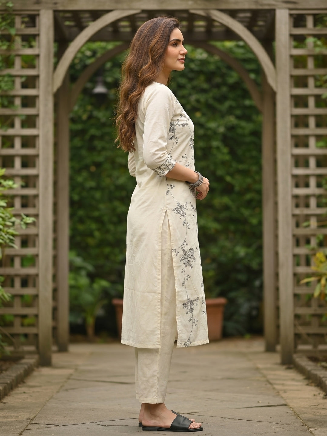Solid Floral Embroidered Straight Kurta with Pant and Dupatta - Off White