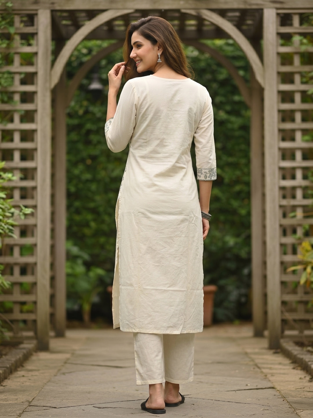 Solid Floral Embroidered Straight Kurta with Pant and Dupatta - Off White