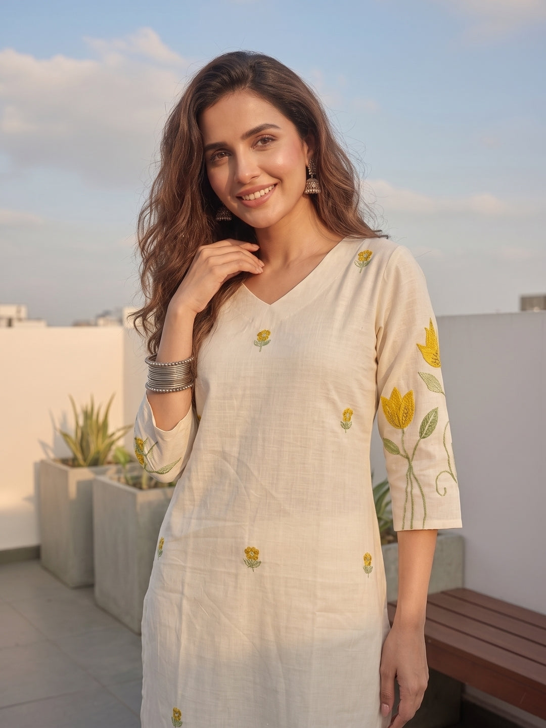 Floral Thread Embroidered Straight Kurta with Pant and Dupatta - Off White
