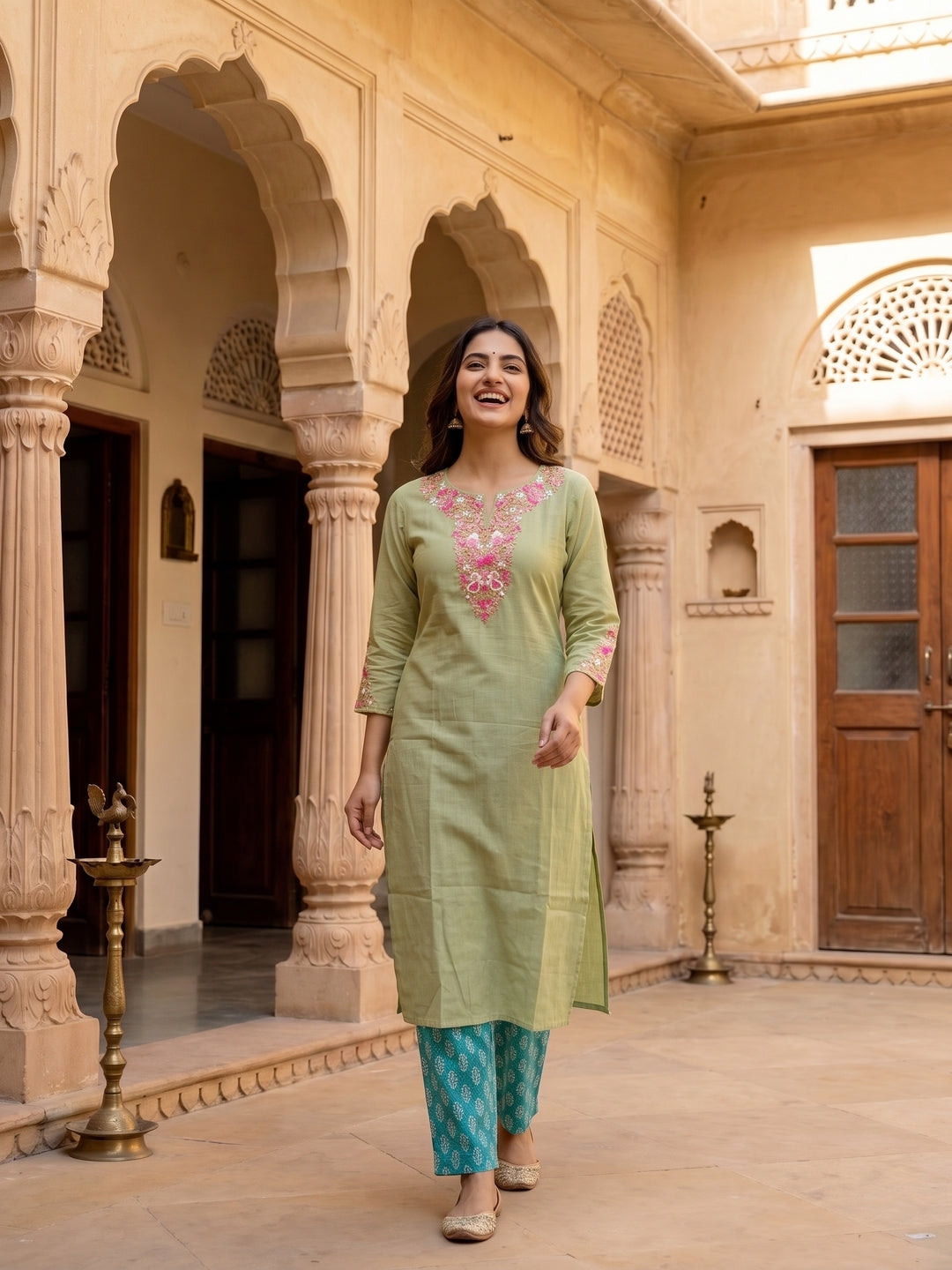 Solid Floral Hand Embroidered Straight Fit Kurta - Green