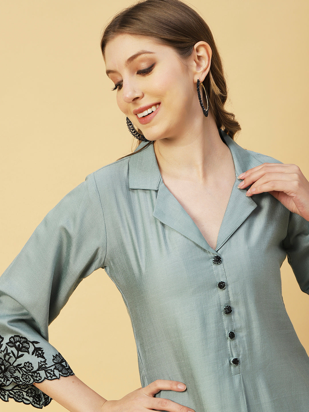 Solid Resham Cutwork Embroidered Kurta With Cutwork Embroidered Pants - Slate Green