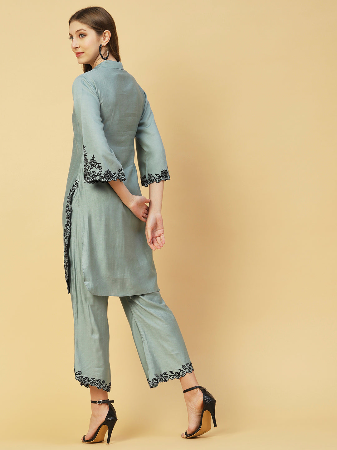 Solid Resham Cutwork Embroidered Kurta With Cutwork Embroidered Pants - Slate Green