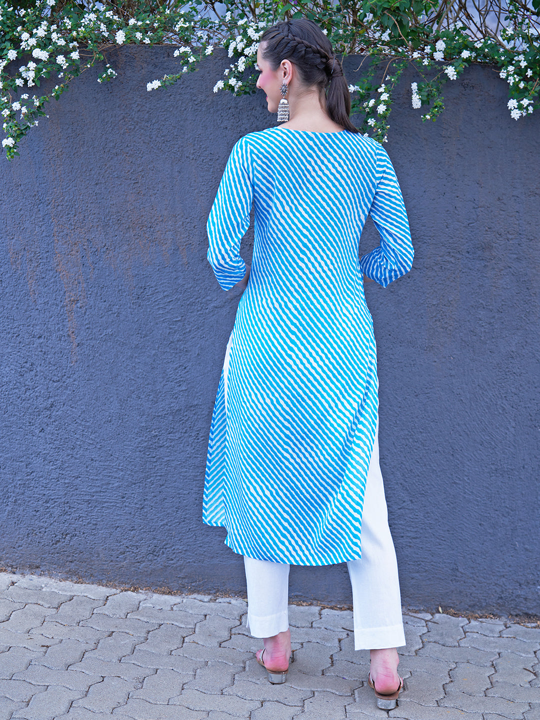 Leheriya Printed & Chikankari Embroidered Straight Fit Kurta – Blue