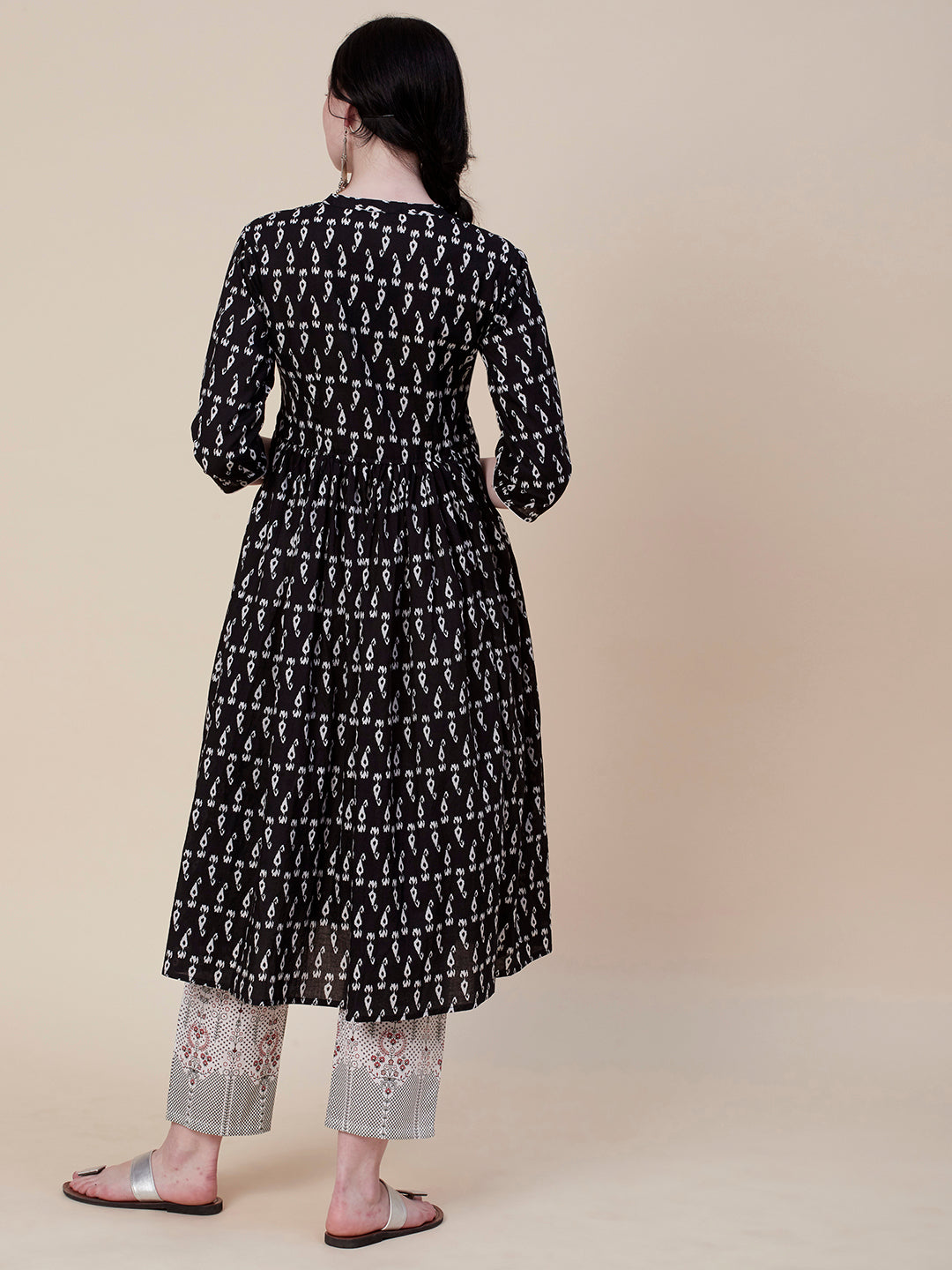 Abstract Printed Wooden Buttoned Gathered Kurta With Printed Pants - Black