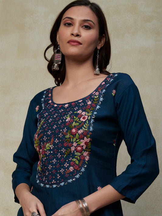 Solid Resham French-Knot Floral Embroidered Kurta - Blue