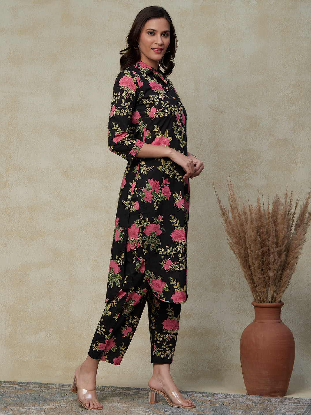 Floral Printed Straight Fit Kurta with Pant - Black