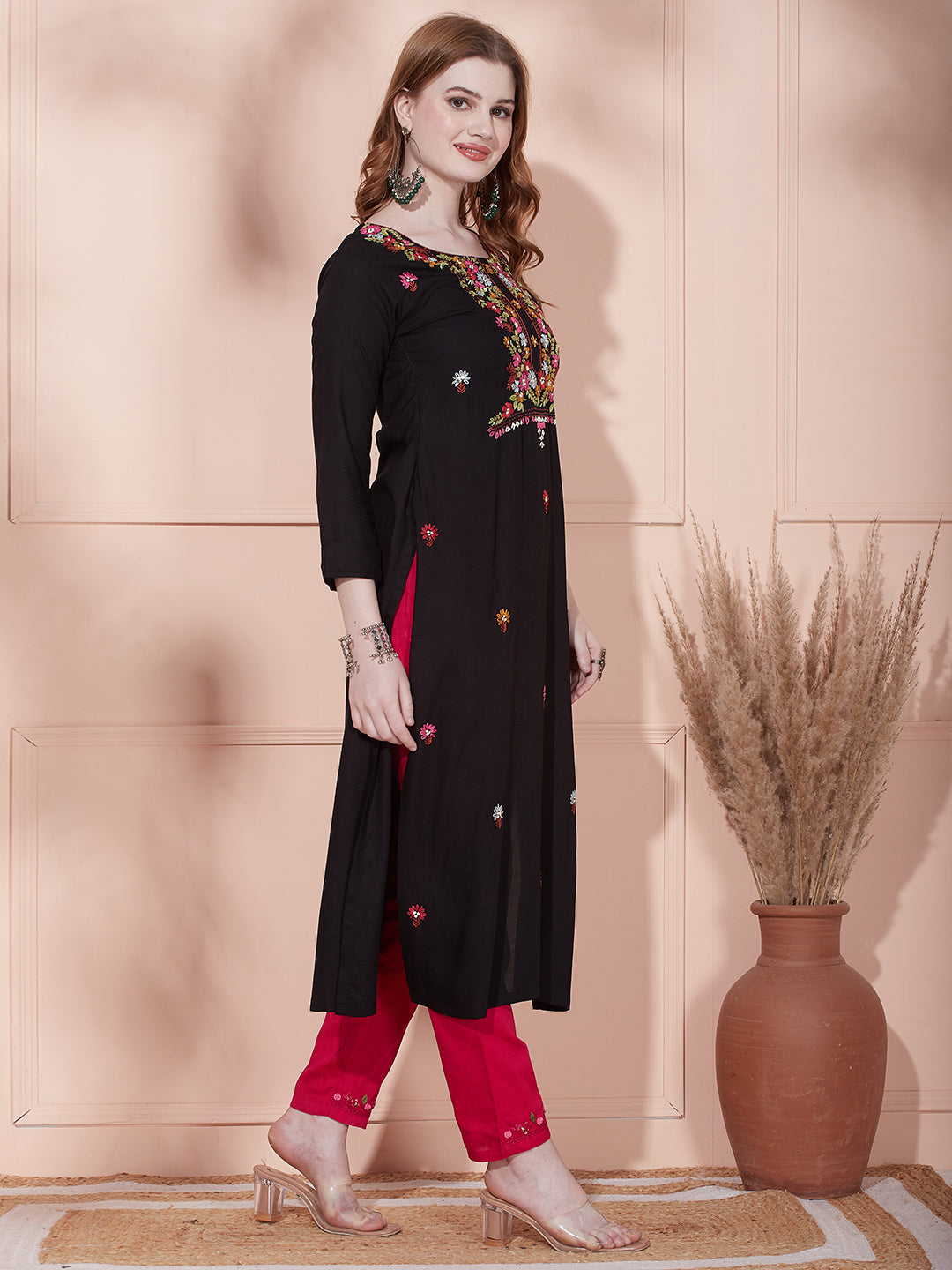 Solid Floral Hand Embroidered Straight Fit Kurta - Black