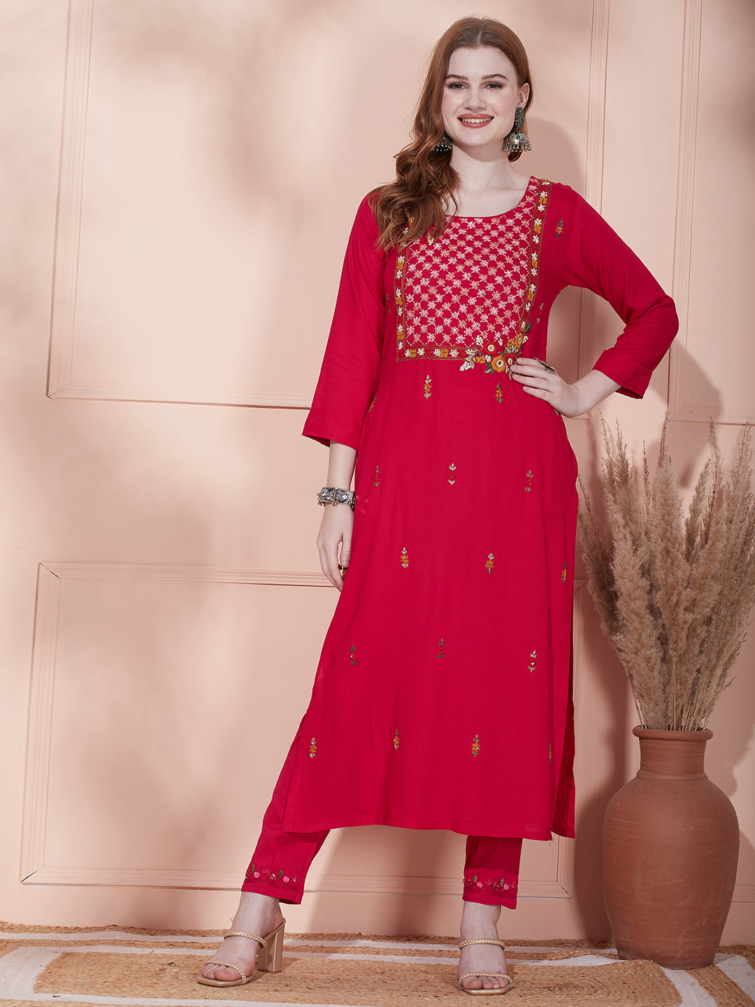 Solid Floral Hand Embroidered Straight Fit Kurta - Pink