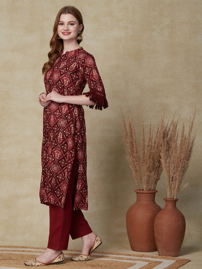 Ethnic Geometric Foil Printed Straight Fit Kurta - Maroon