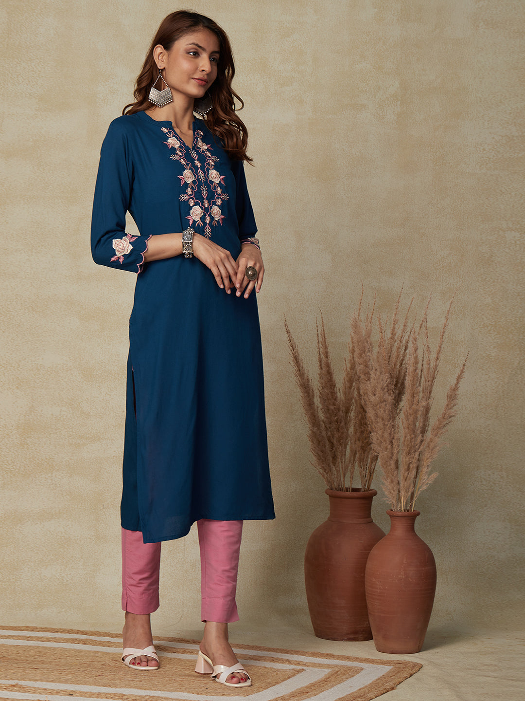 Solid Floral Resham Embroidered Kurta - Blue