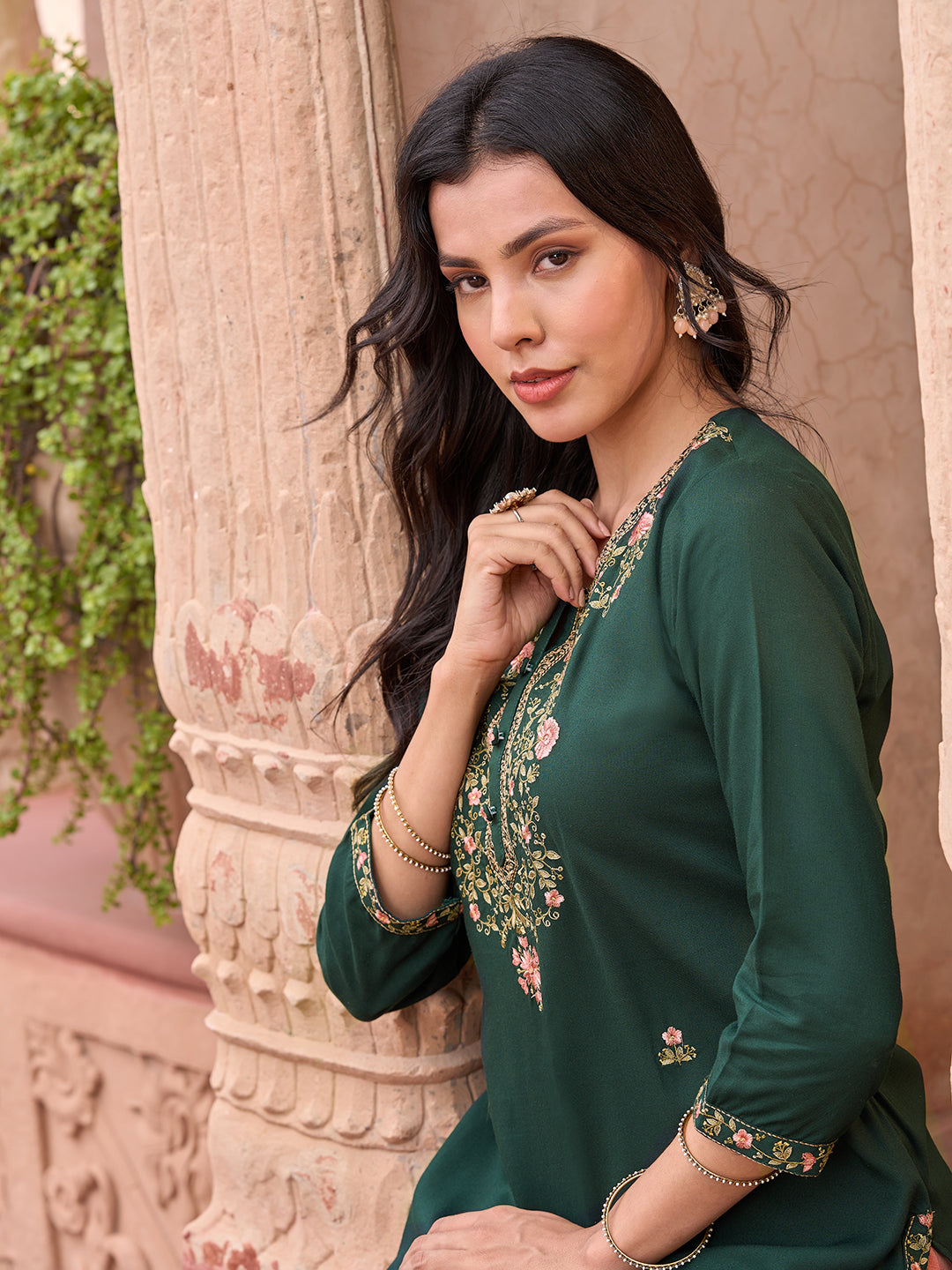 Solid Resham Floral Embroidered Kurta - Green