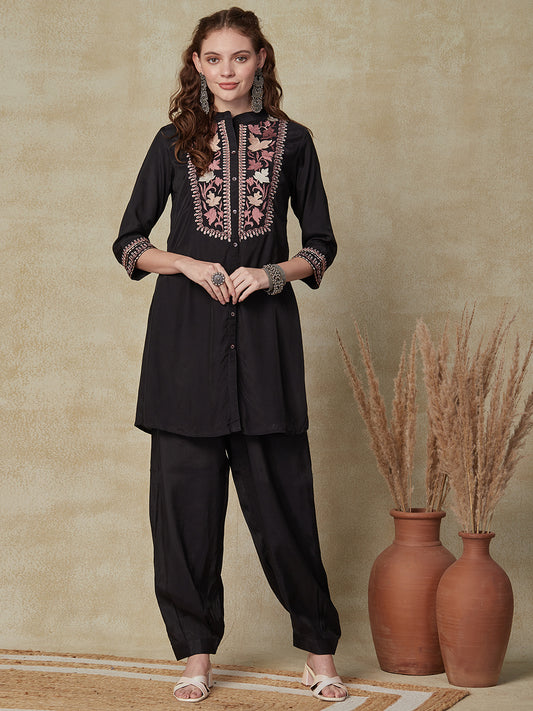 Buy Black Blouse In Raw Silk With Resham And Cut Dana Embroidered Floral  Motifs And Mandarin Collar Neckline