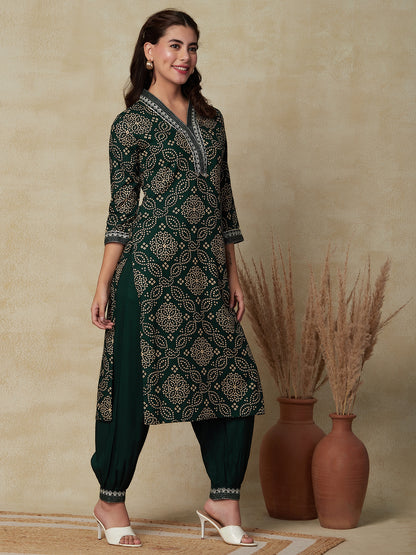 Bandhani Printed & Ethnic Embroidered Straight Fit Kurta - Green