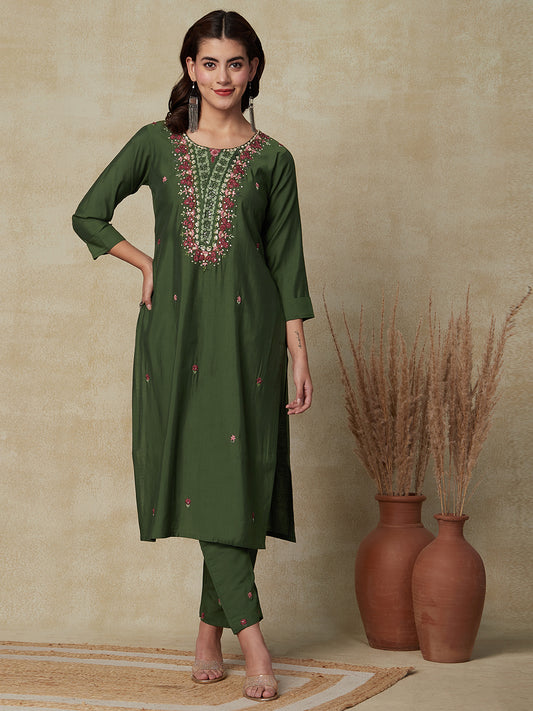 Solid Floral Hand Embroidered Straight Fit Kurta - Green