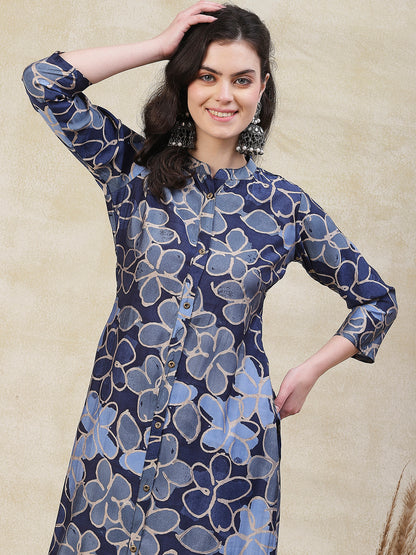 Abstract Printed Metal Buttoned Kurta - Blue