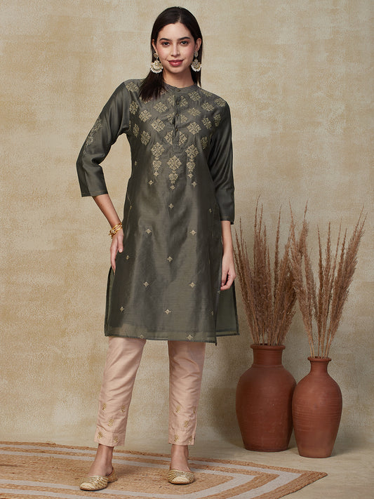 Solid Ethnic Embroidered Straight Fit Kurta - Grey
