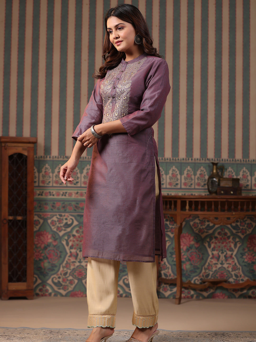 Dual Tone Ethnic Zari Embroidered Straight Fit Kurta - Lavender