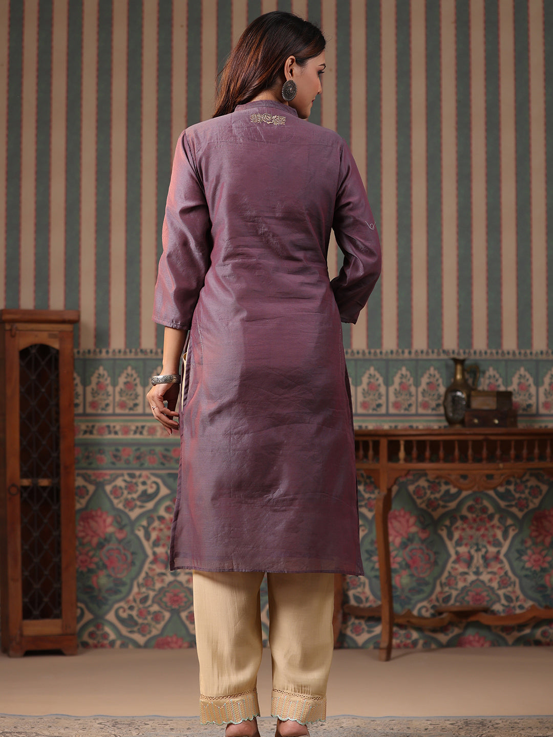 Dual Tone Ethnic Zari Embroidered Straight Fit Kurta - Lavender