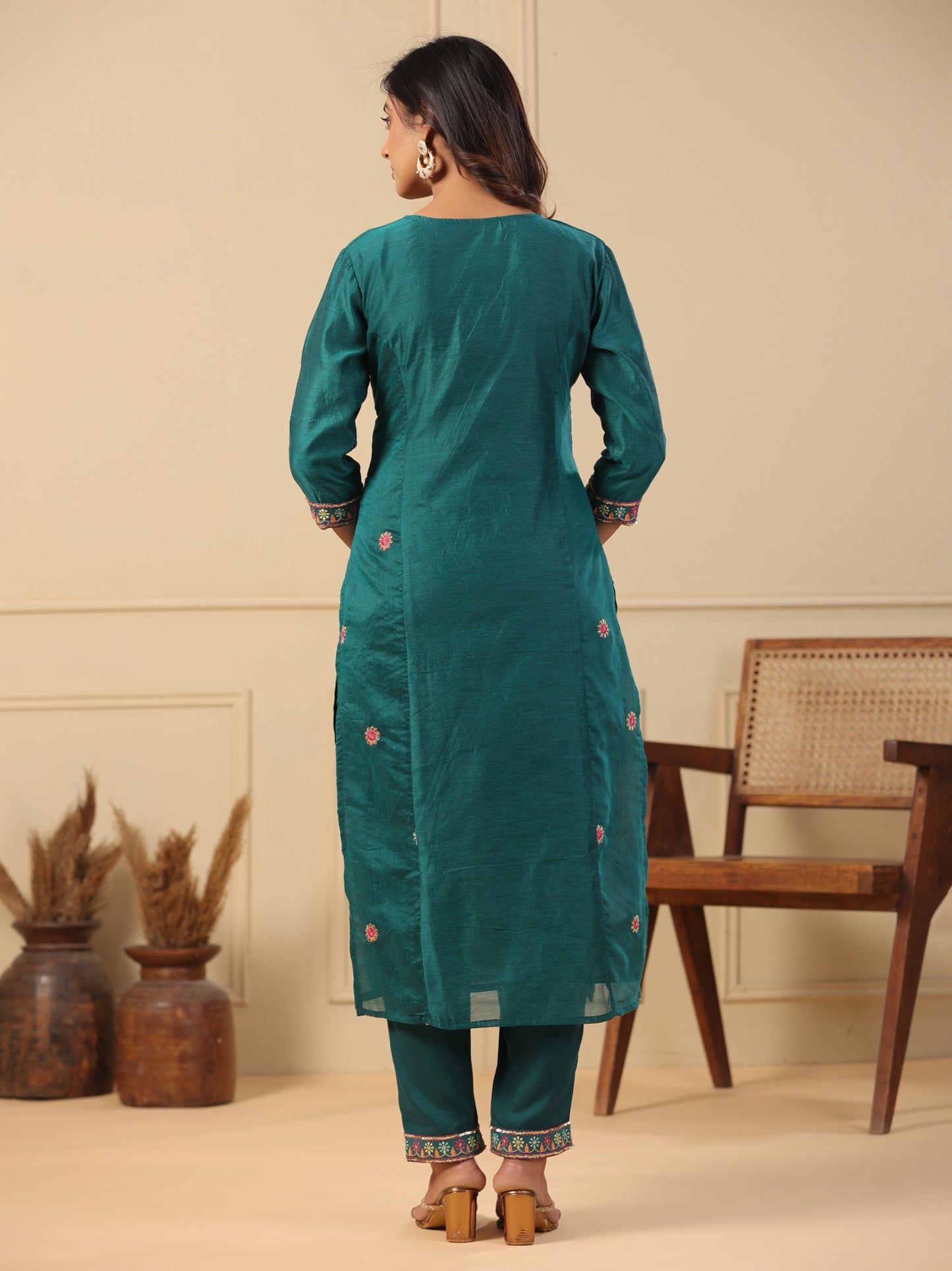 Floral Ethnic Embroidered Straight Fit Kurta with Pant - Green