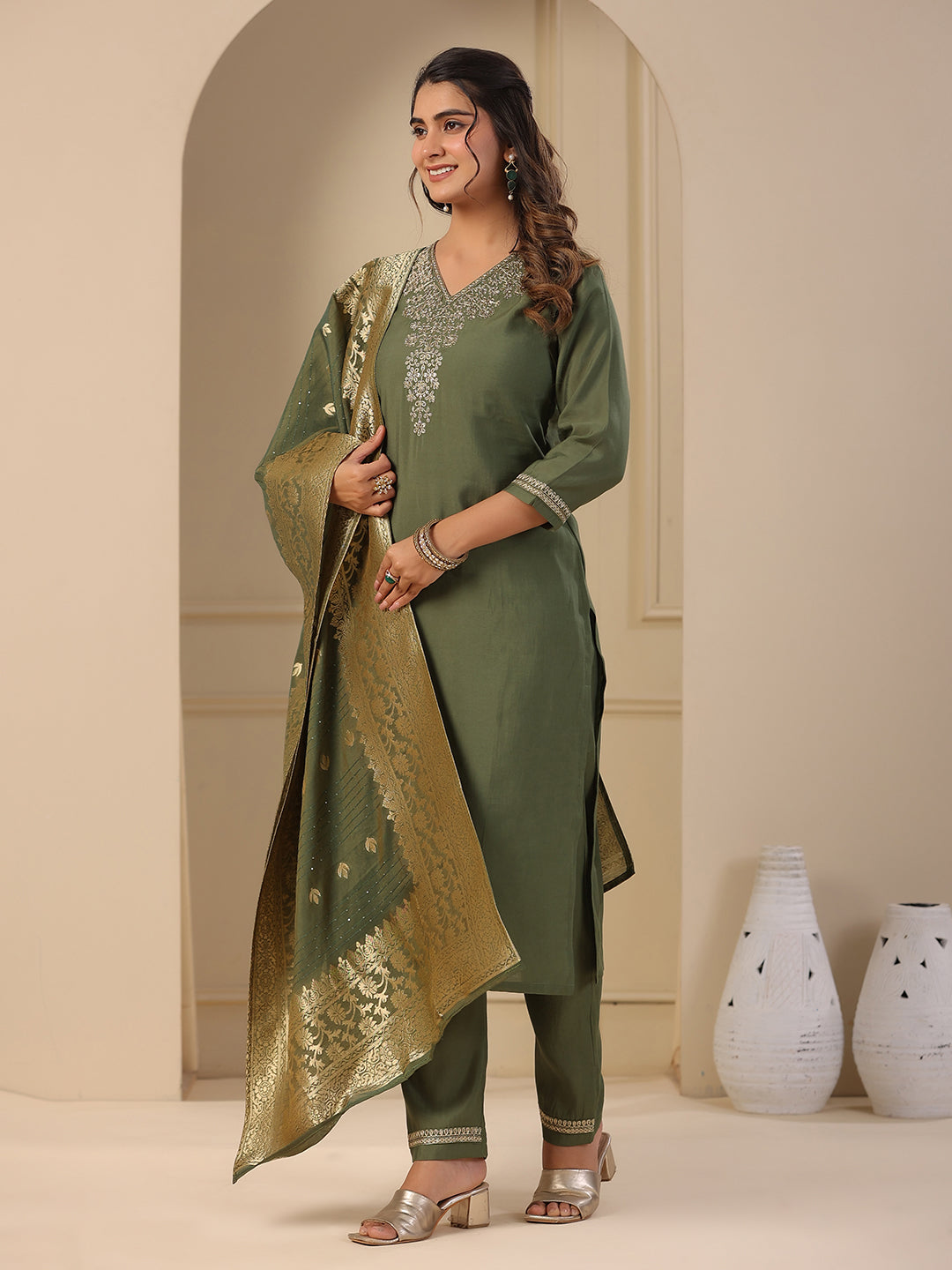 Solid Zari & Sequins Embroidered Kurta with Pants & zari Jacquard Dupatta - Green