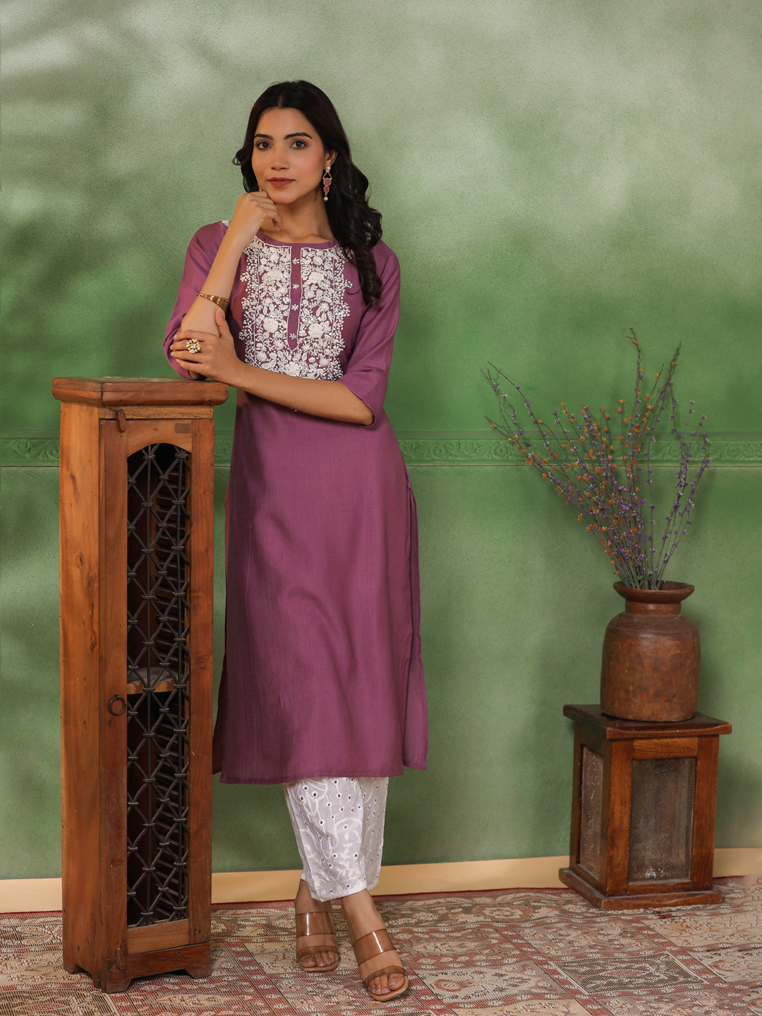 Solid Resham & Sequins Floral Embroidered Kurta - Mauve