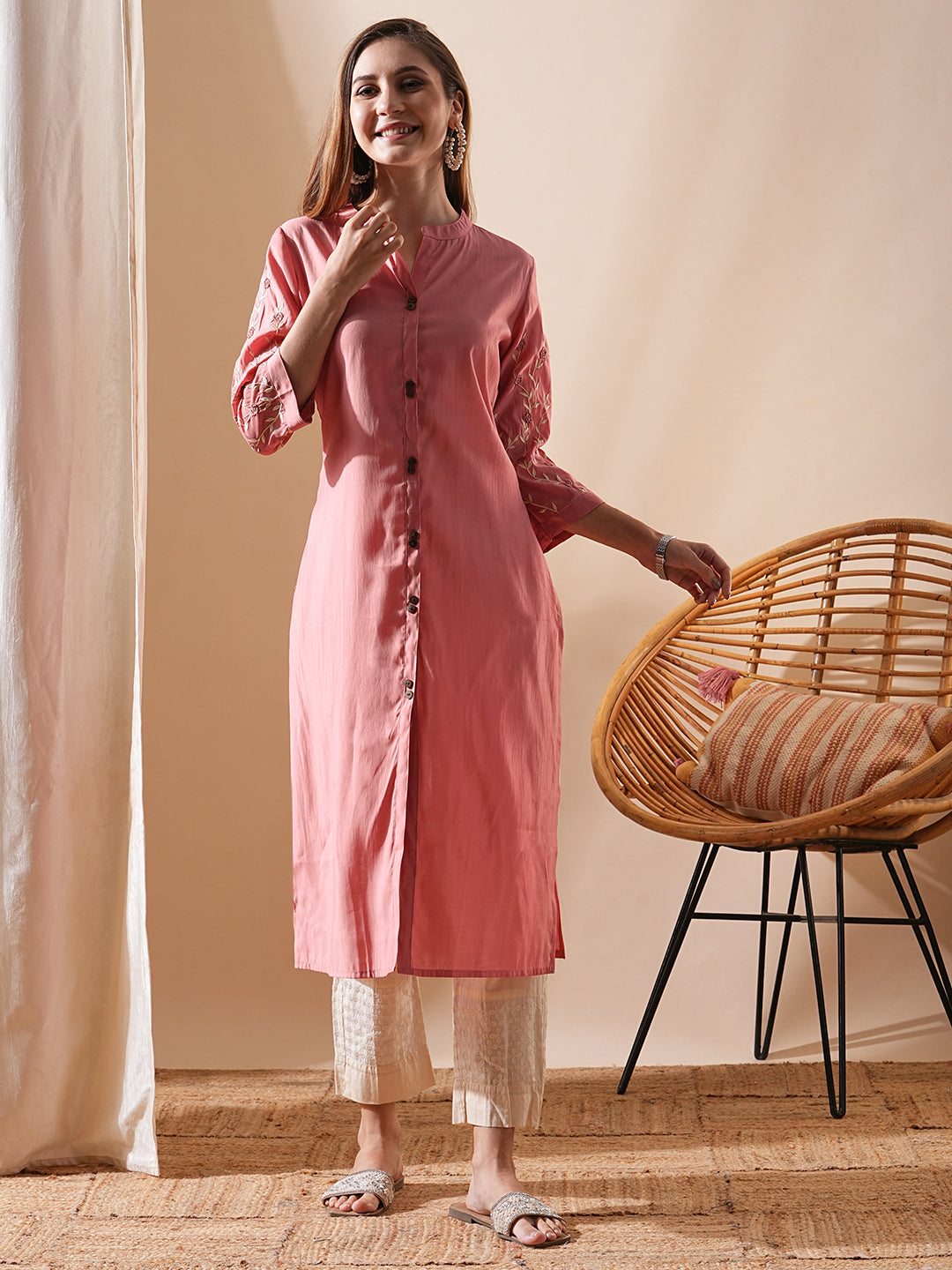 Solid Floral Embroidered Straight Fit Kurta - Pink