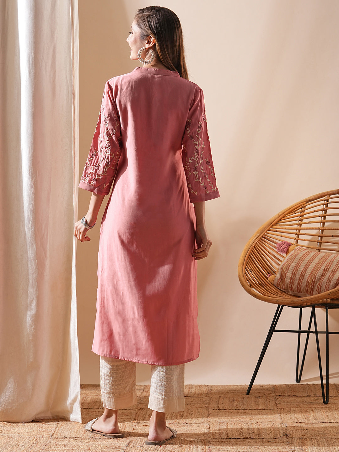 Solid Floral Embroidered Straight Fit Kurta - Pink