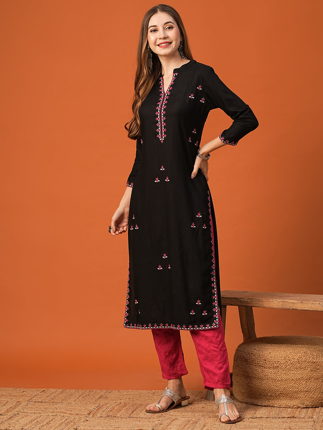 Solid Floral Thread Work Embroidered Straight Fit Kurta - Black