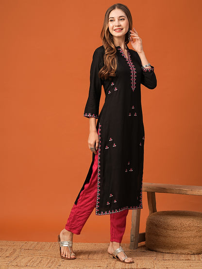 Solid Floral Thread Work Embroidered Straight Fit Kurta - Black