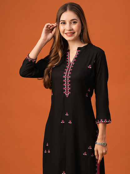 Solid Floral Thread Work Embroidered Straight Fit Kurta - Black