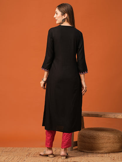 Solid Floral Thread Work Embroidered Straight Fit Kurta - Black