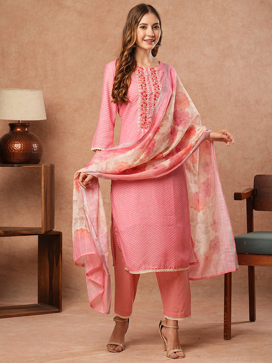 Chevron Printed Resham Embroidered kurta with Pants & Dupatta - Pink
