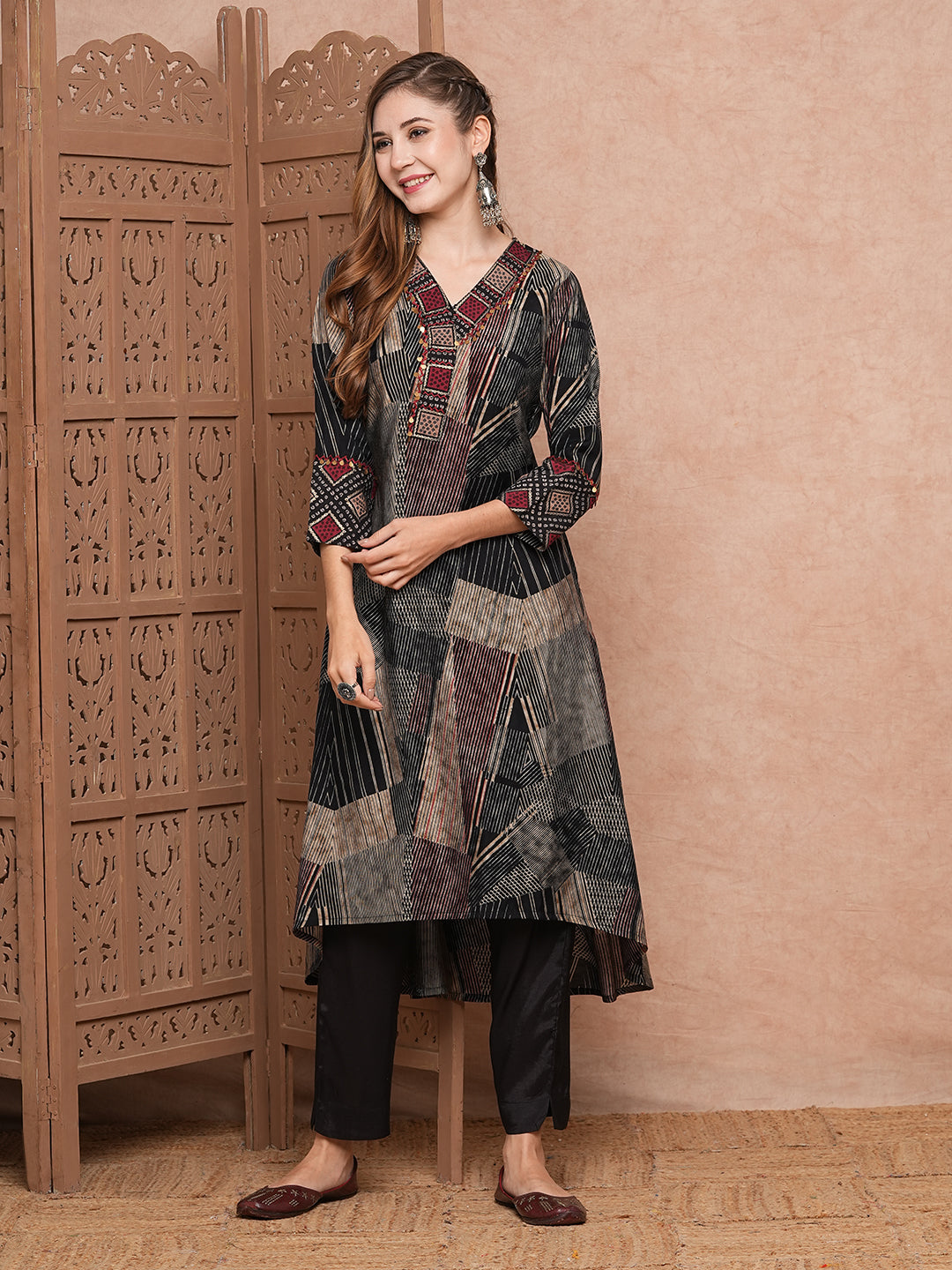 Abstract Printed Tikki Embellished Asymmetric Hem Kurta with Pants - Multi