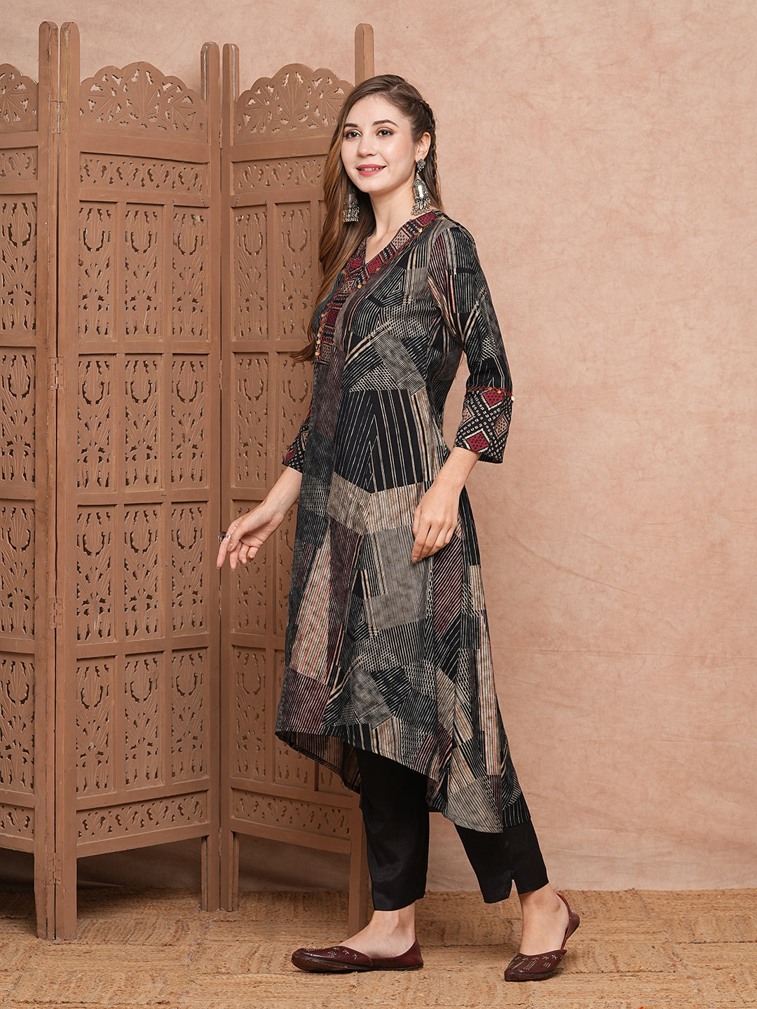 Abstract Printed Tikki Embellished Asymmetric Hem Kurta with Pants - Multi