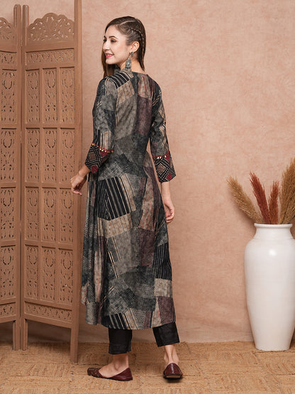 Abstract Printed Tikki Embellished Asymmetric Hem Kurta with Pants - Multi